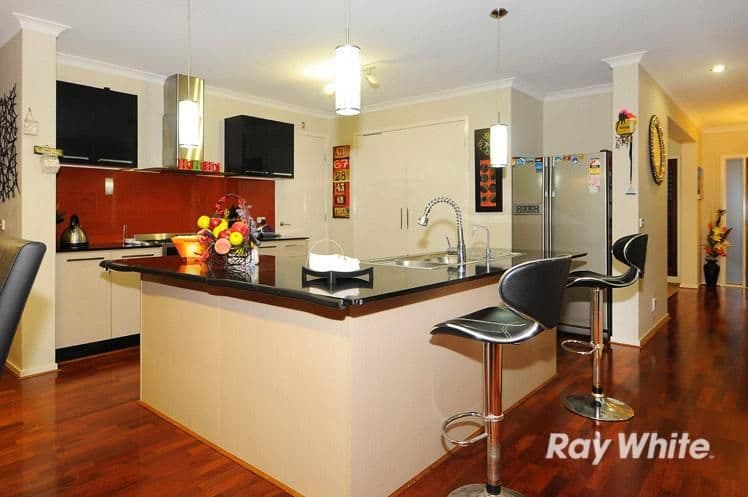 21 Wiltshire Avenue, Cranbourne East VIC 3977, Cranbourne East - Thumbnail 2
