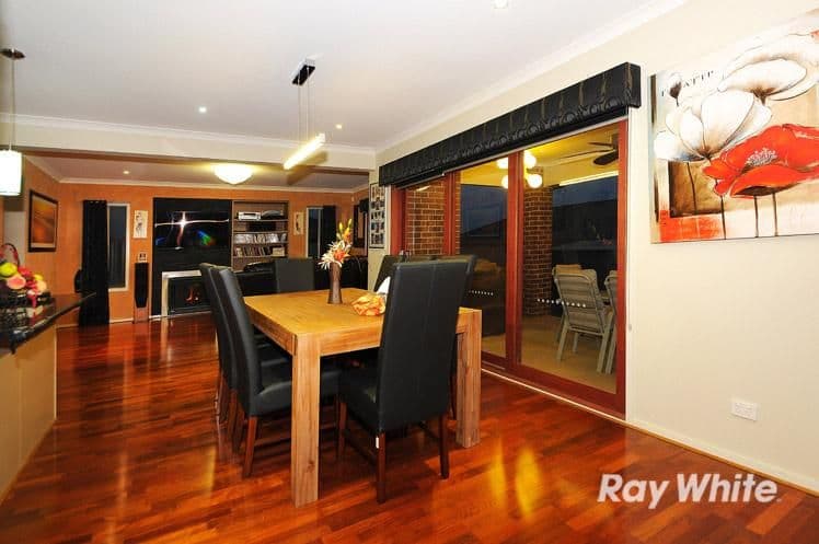 21 Wiltshire Avenue, Cranbourne East VIC 3977, Cranbourne East - Thumbnail 3