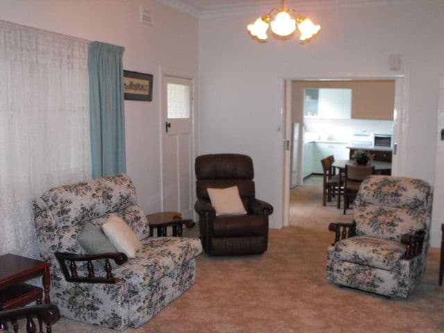 38 Mitchell Street, PARKES NSW 2870, Parkes - Thumbnail 3