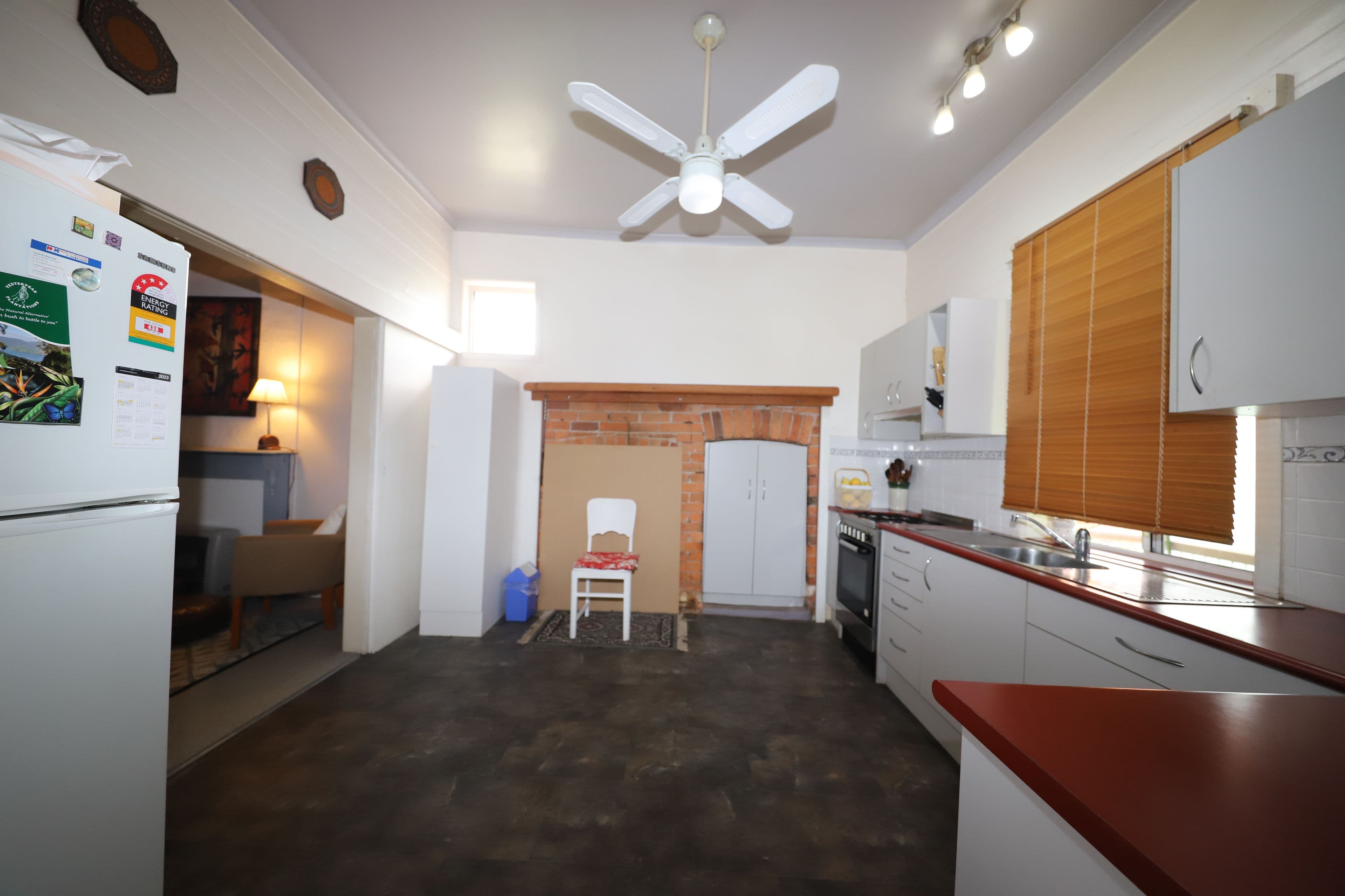 10 Vyner Street, Tumut NSW 2720, Tumut - Thumbnail 2