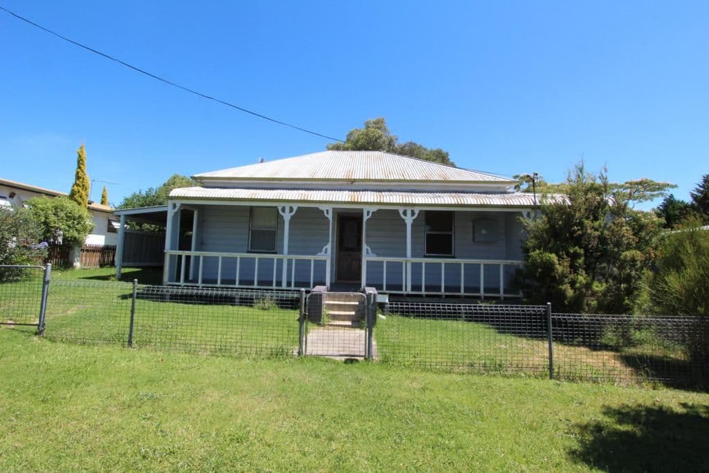 125 Douglas, TENTERFIELD NSW 2372, Tenterfield - Image 1