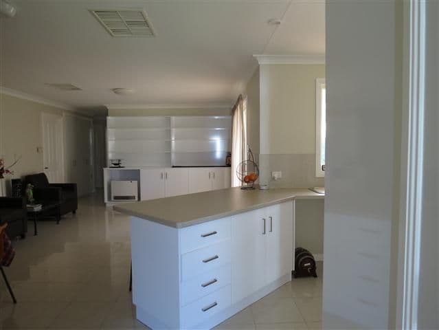 19 Alexander Avenue, ROMA QLD 4455, Roma - Thumbnail 2