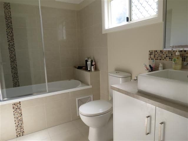 19 Alexander Avenue, ROMA QLD 4455, Roma - Thumbnail 3