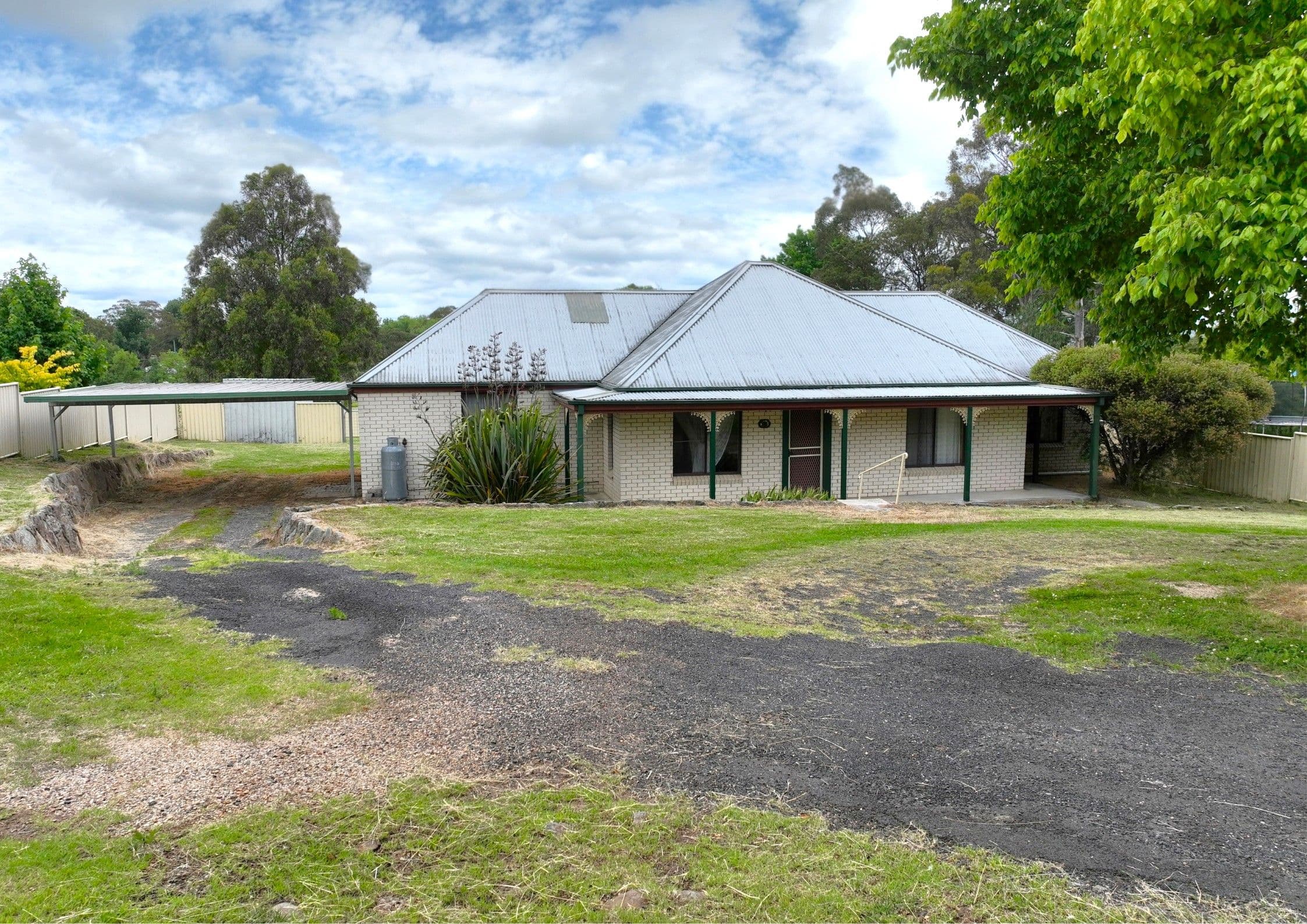 12 Bates Avenue, Glen Innes NSW 2370, Glen Innes - Image 1