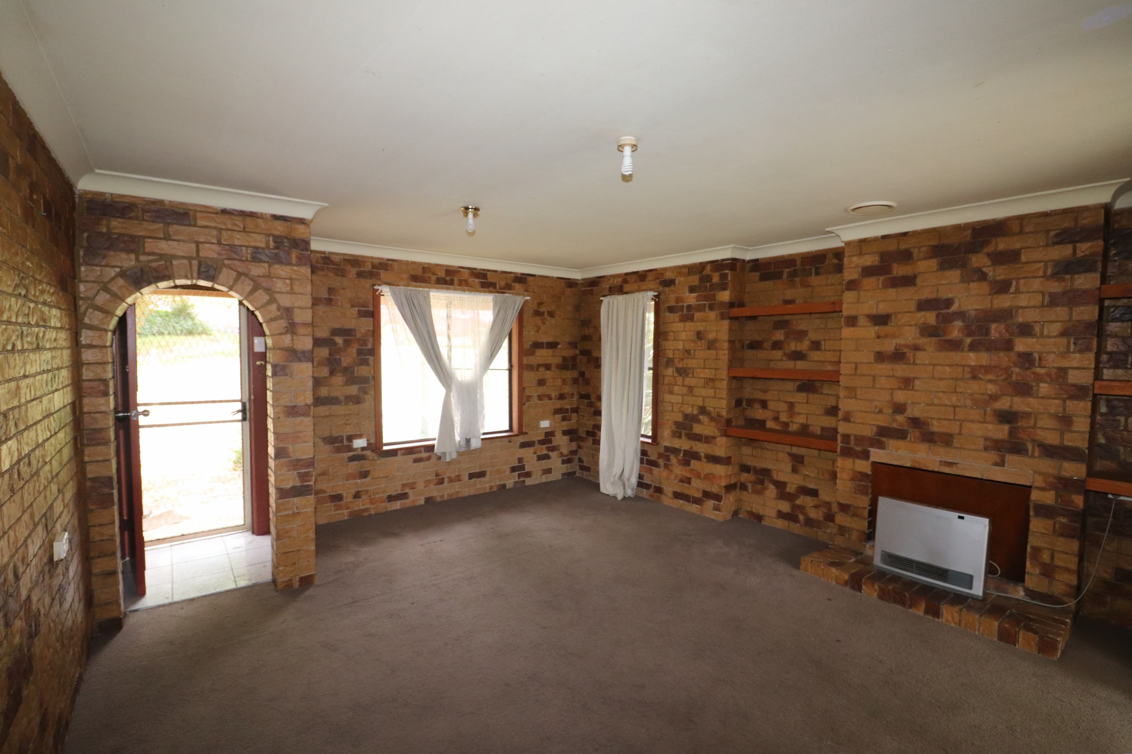 12 Bates Avenue, Glen Innes NSW 2370, Glen Innes - Thumbnail 2