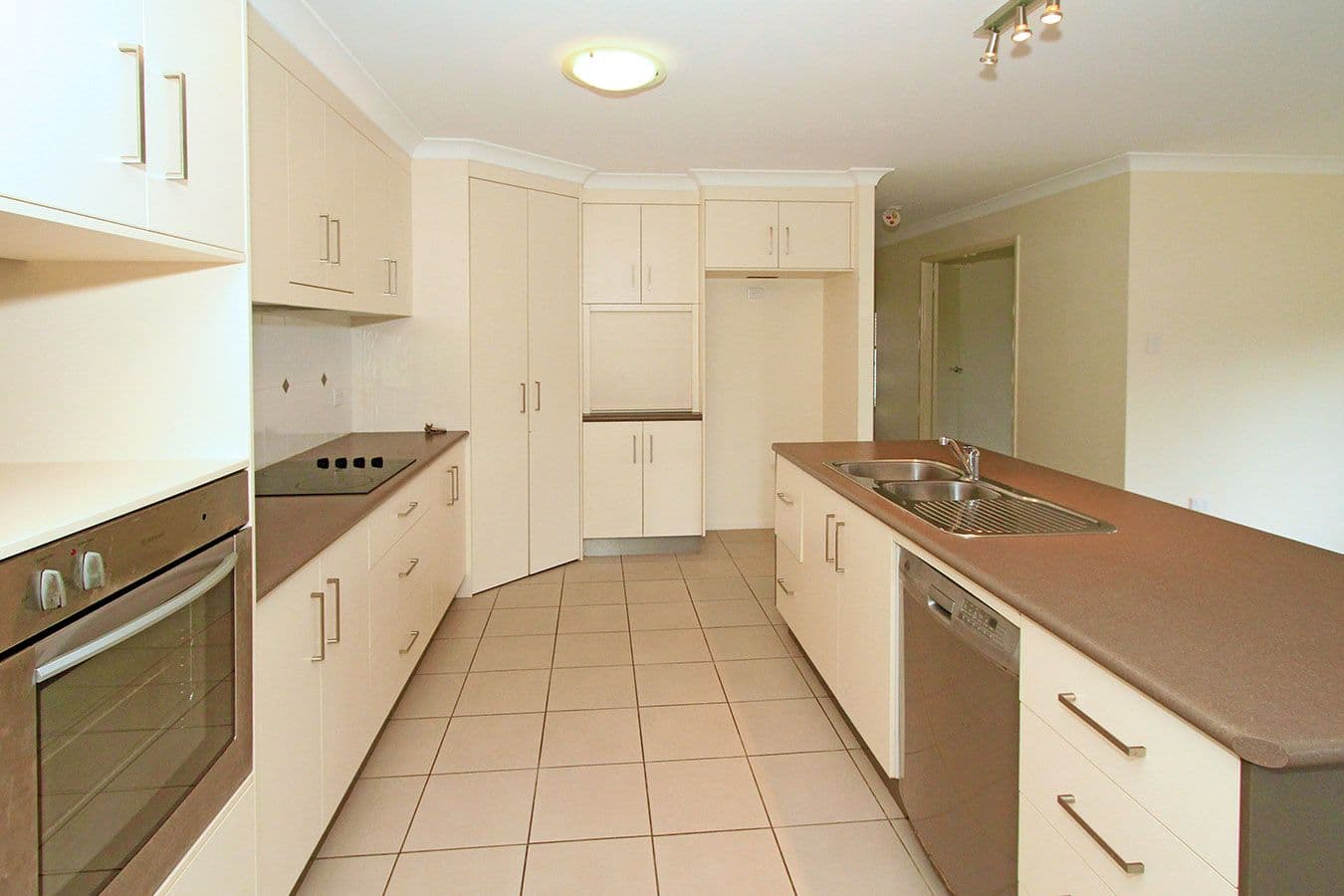 1 Seashell Court, LAMMERMOOR QLD 4703, Lammermoor - Thumbnail 3