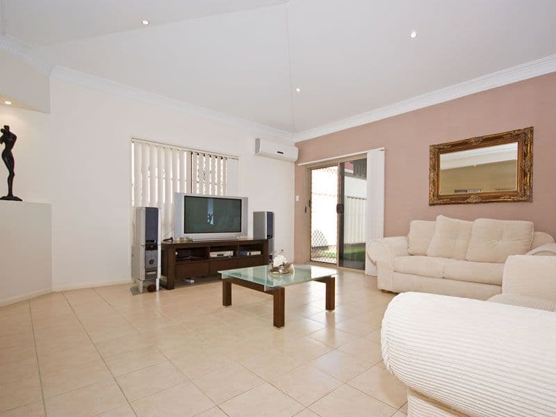 18 Balmoral Place, FOREST LAKE QLD 4078, Forest Lake - Thumbnail 4