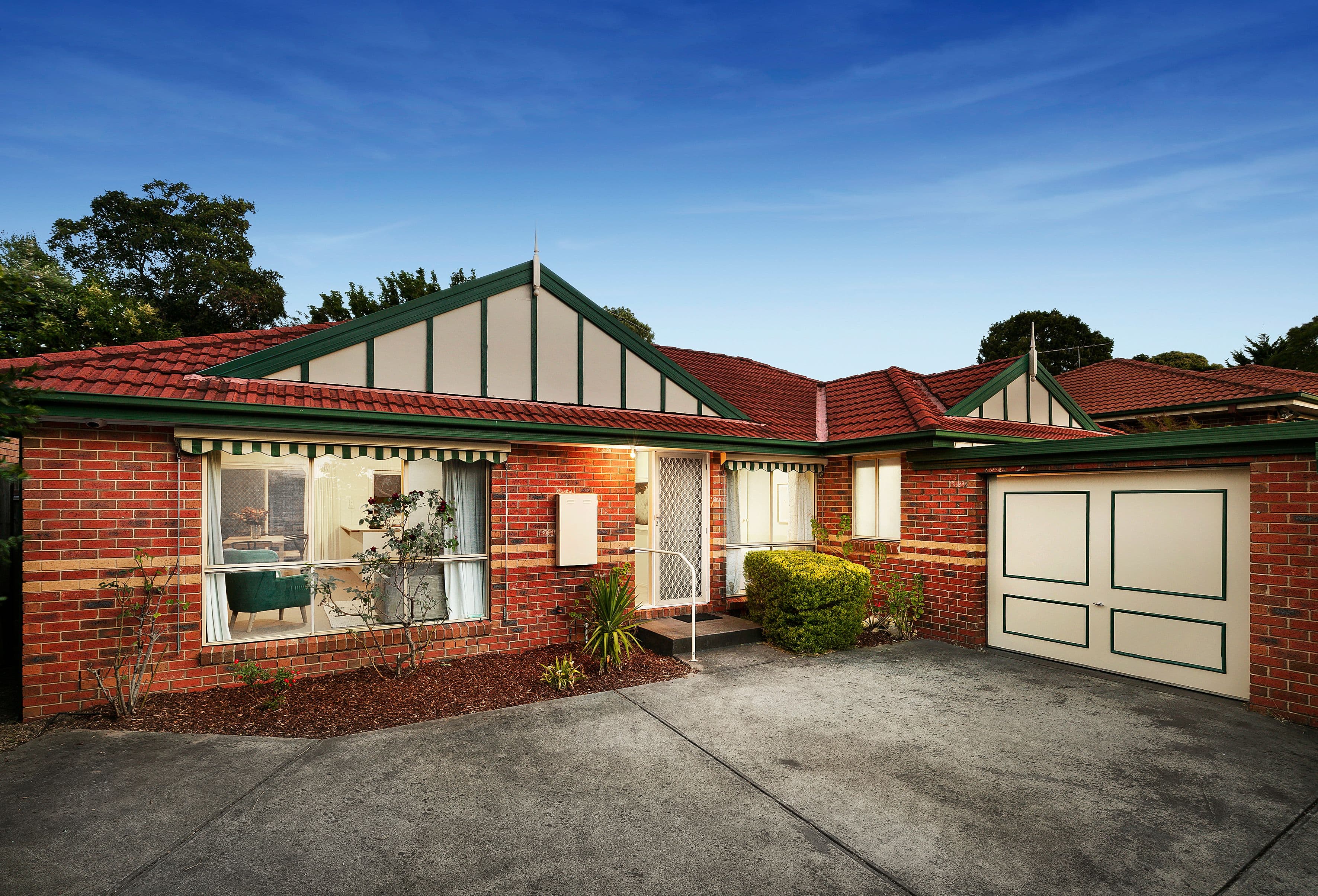 8 Olinda Street, Glen Waverley VIC 3150, Glen Waverley - Image 1