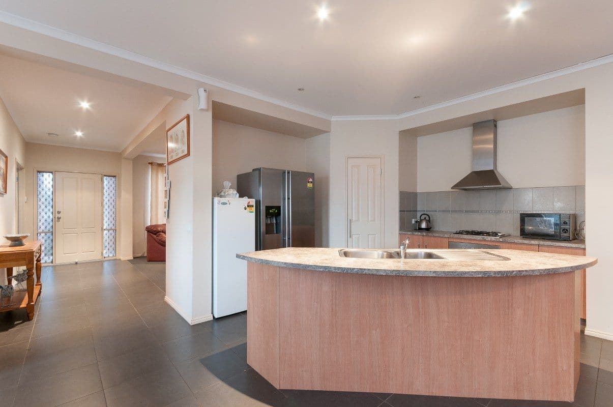 124 Malcolm Creek Parade, CRAIGIEBURN VIC 3064, Craigieburn - Thumbnail 3