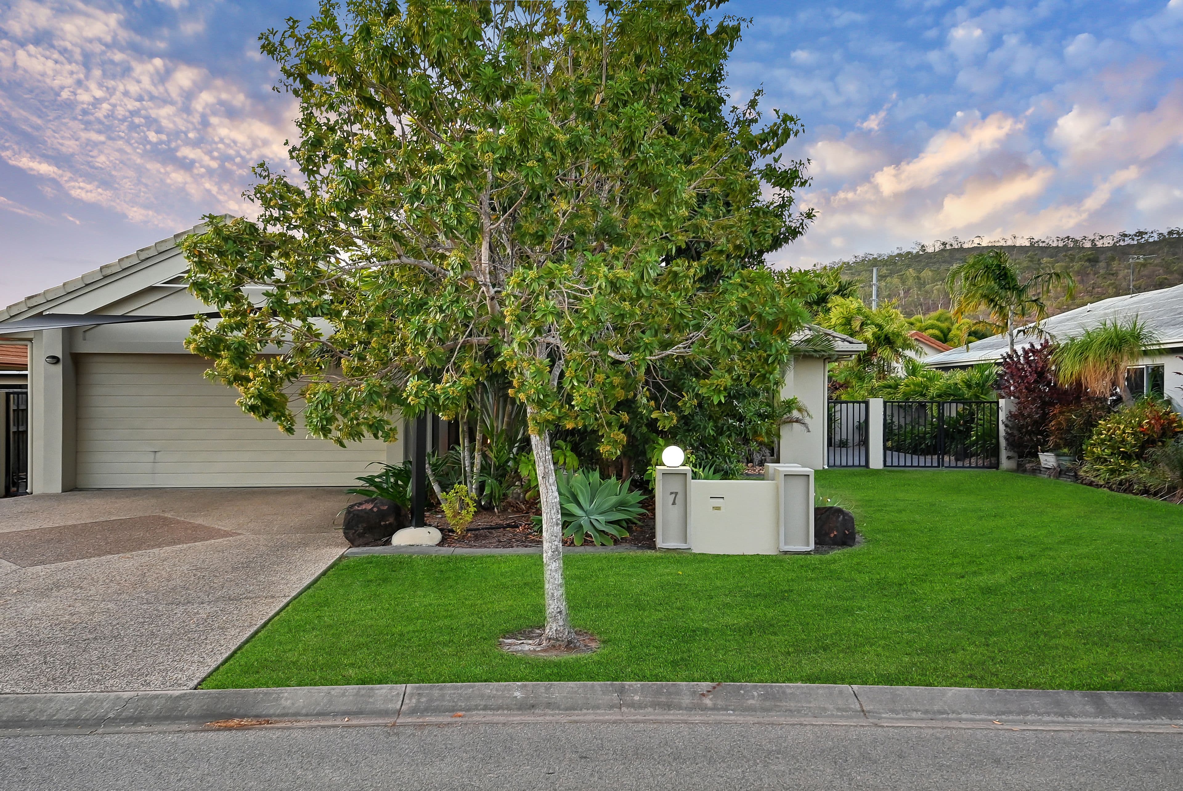7 Bamboo Crescent, Mount Louisa QLD 4814, Mount Louisa - Thumbnail 2