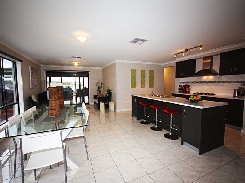 71 Grange Park Drive, WAURN PONDS VIC 3216, Waurn Ponds - Thumbnail 2