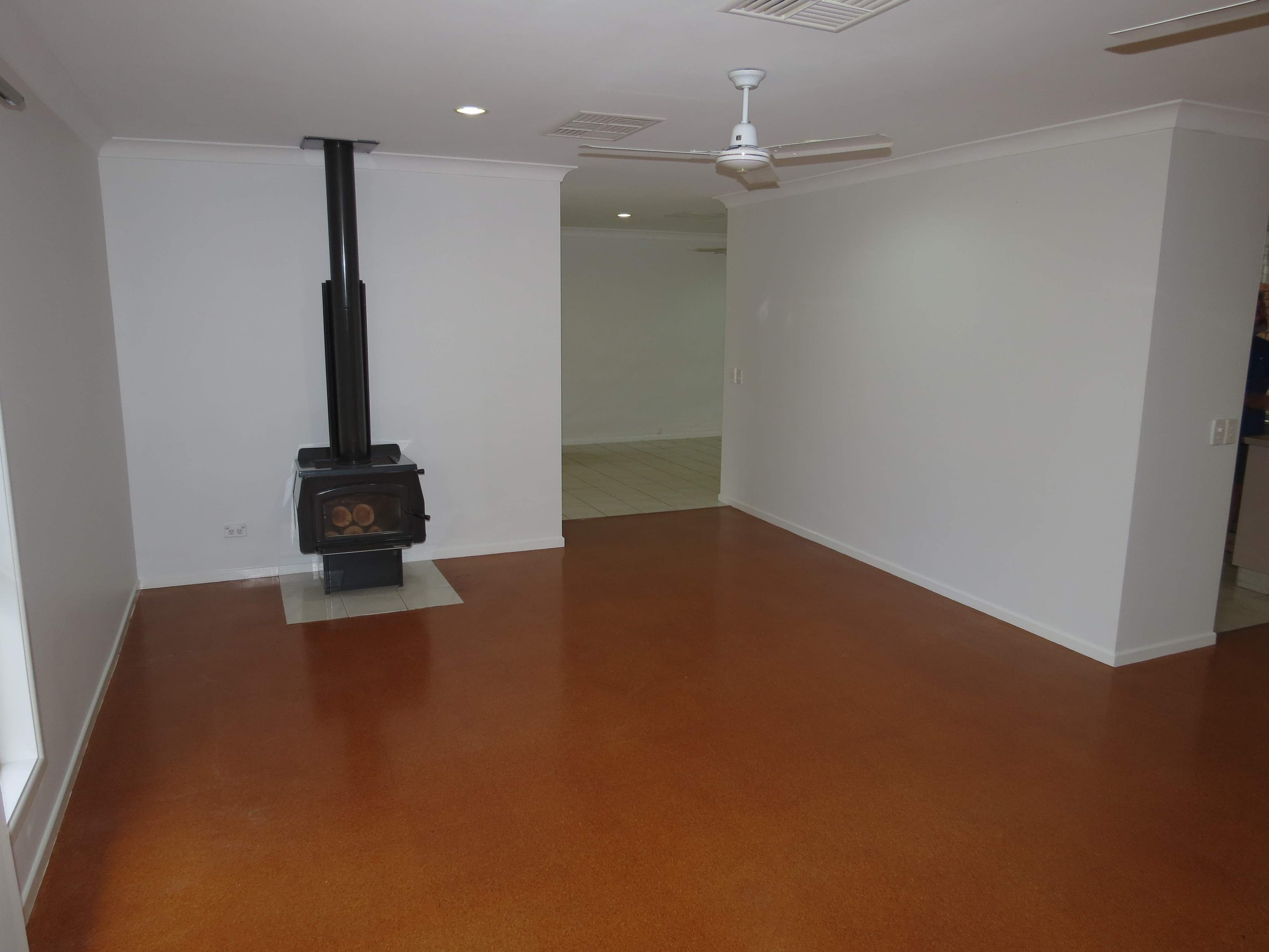 9 Smith Place, Emerald QLD 4720, Emerald - Thumbnail 2