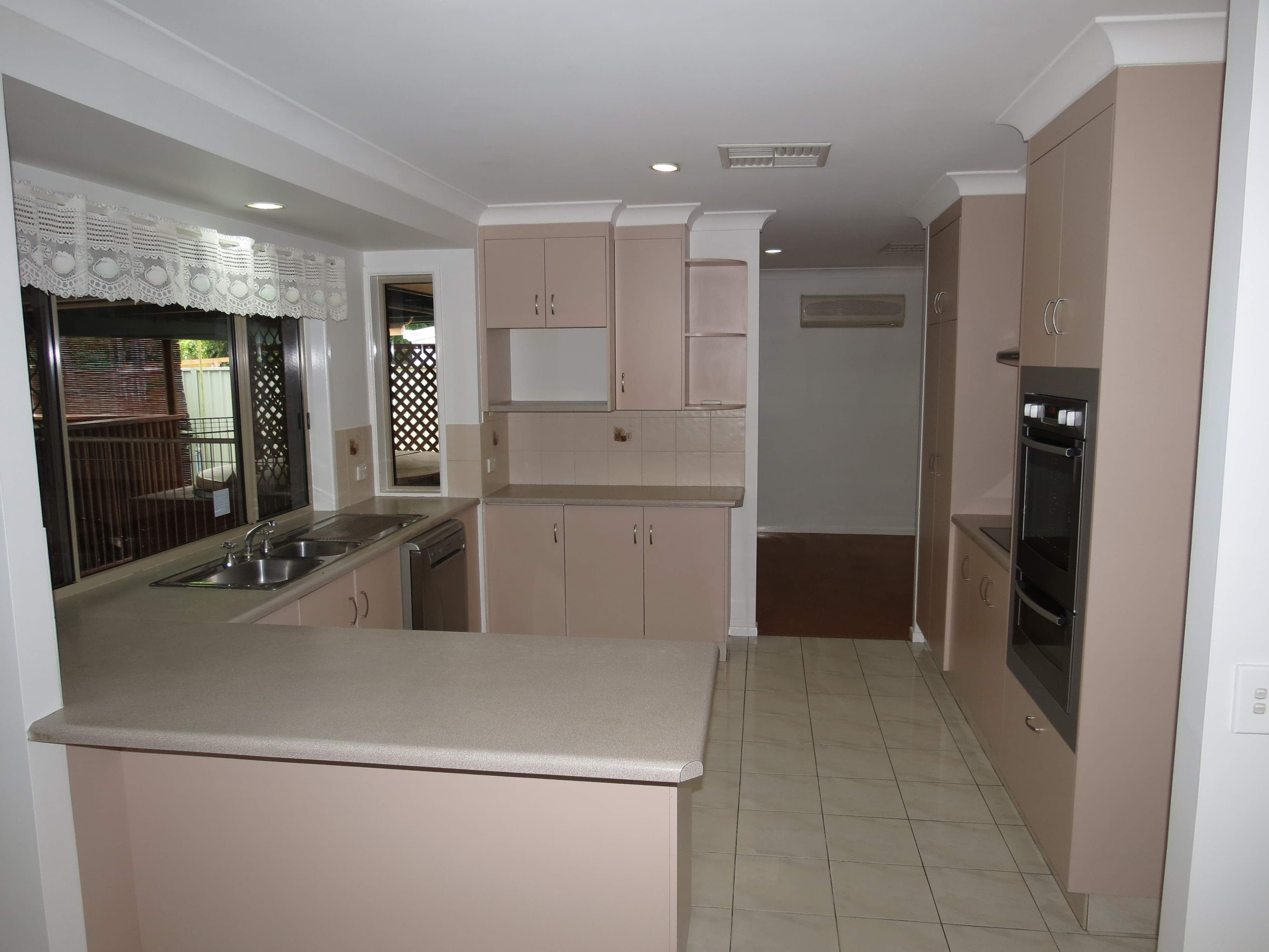 9 Smith Place, Emerald QLD 4720, Emerald - Thumbnail 5