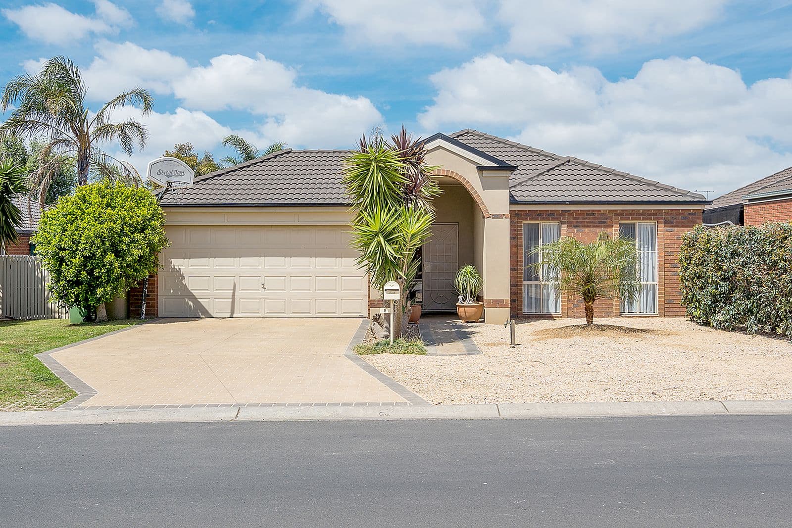 9 Tusmore Rise, Craigieburn VIC 3064, Craigieburn - Thumbnail 2