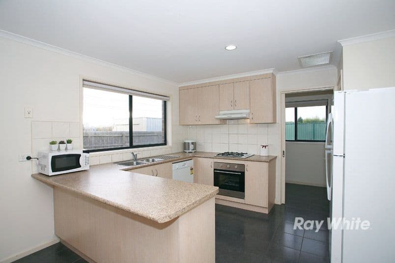4 Hope Court, CRANBOURNE VIC 3977, Cranbourne West - Thumbnail 2