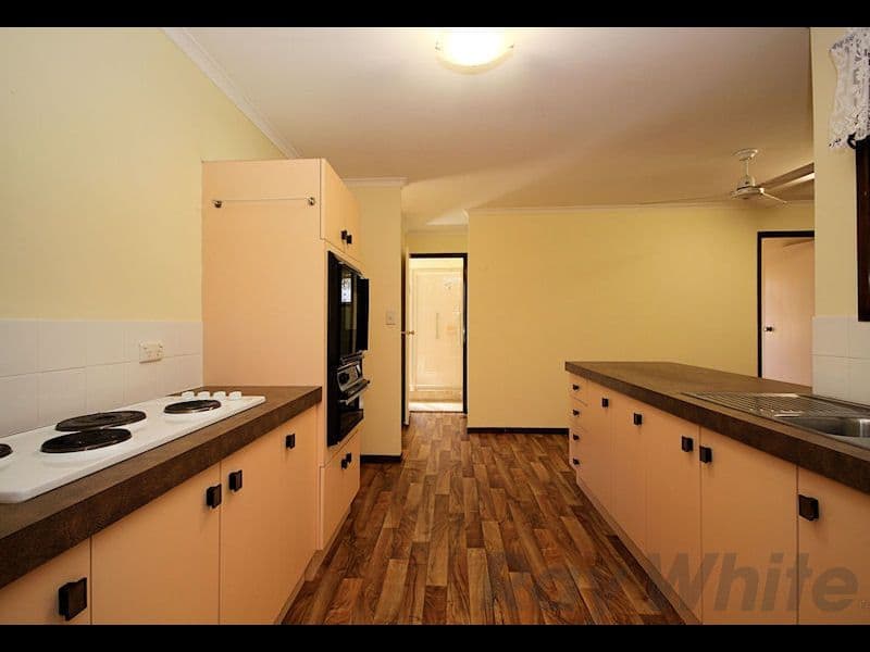 32 Burgoyne Street, BUNDAMBA QLD 4304, Bundamba - Thumbnail 4