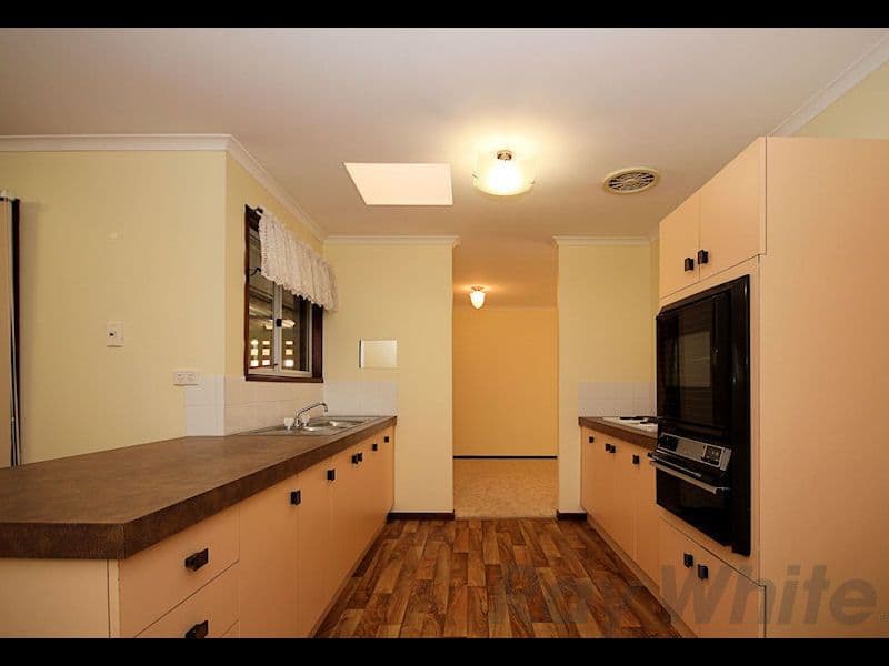 32 Burgoyne Street, BUNDAMBA QLD 4304, Bundamba - Thumbnail 5