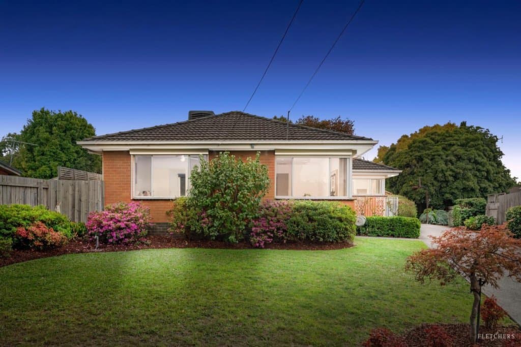 2 Sevenoaks Avenue, Croydon - Image 1
