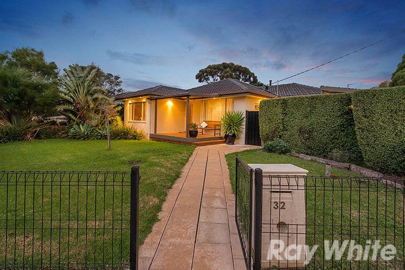 32 Cranbourne Drive, Cranbourne VIC 3977, Cranbourne - Thumbnail 2