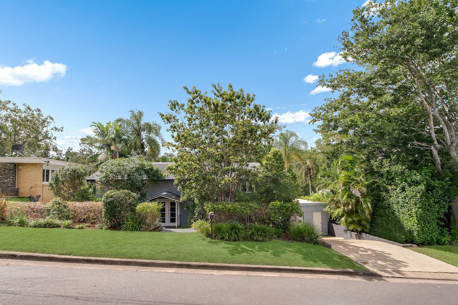 17 Rialanna Street, Kenmore QLD 4069, Kenmore - Thumbnail 2