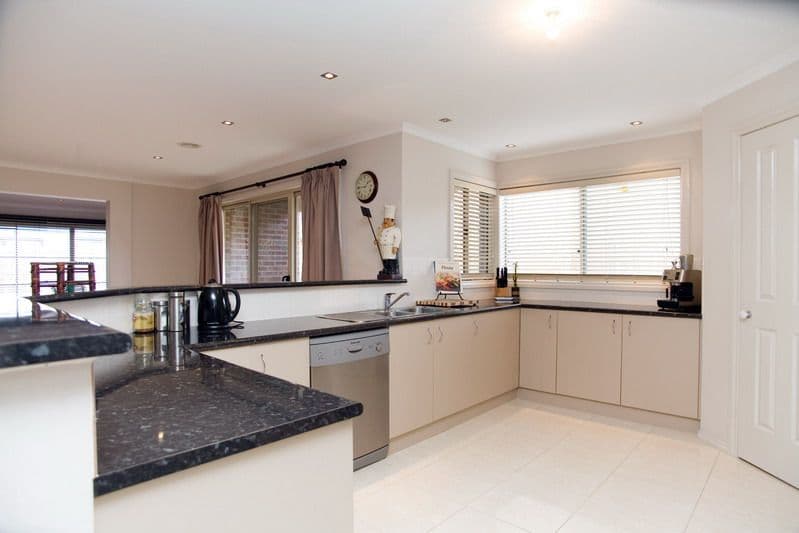 4 Sian Court, SOUTH MORANG VIC 3752, South Morang - Thumbnail 2