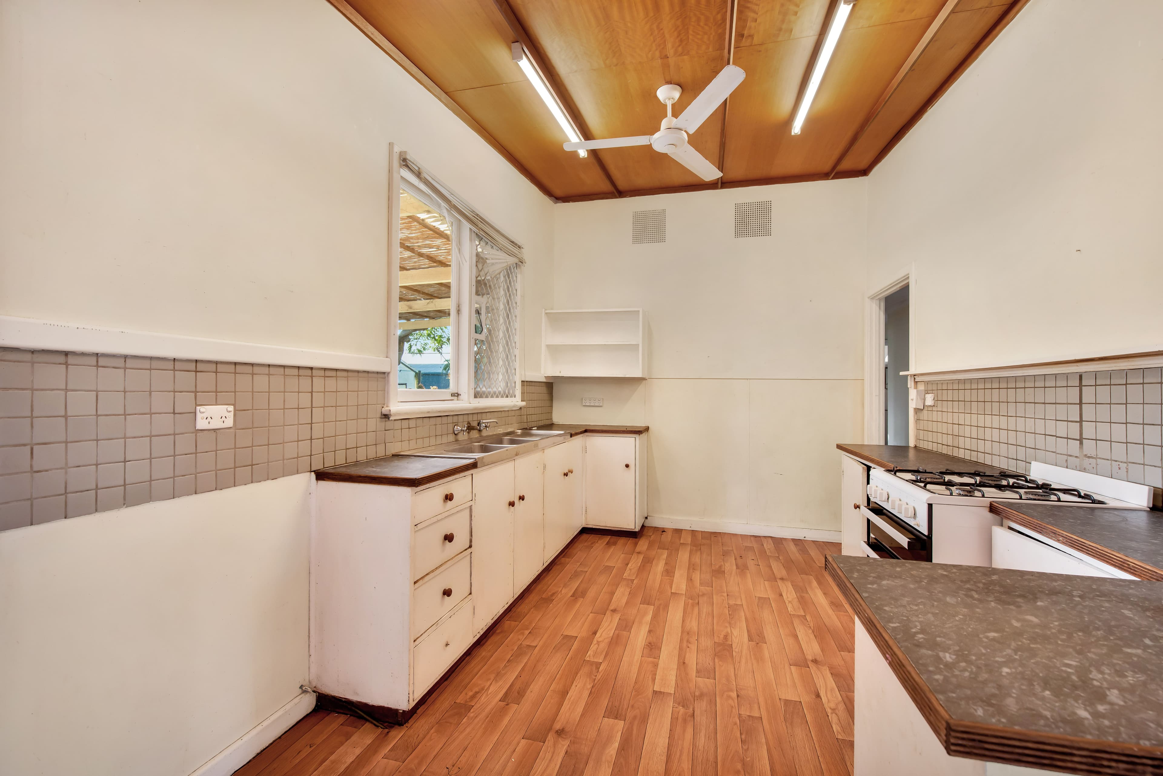 123 North West Coastal Highway, Wonthella WA 6530, Wonthella - Thumbnail 5