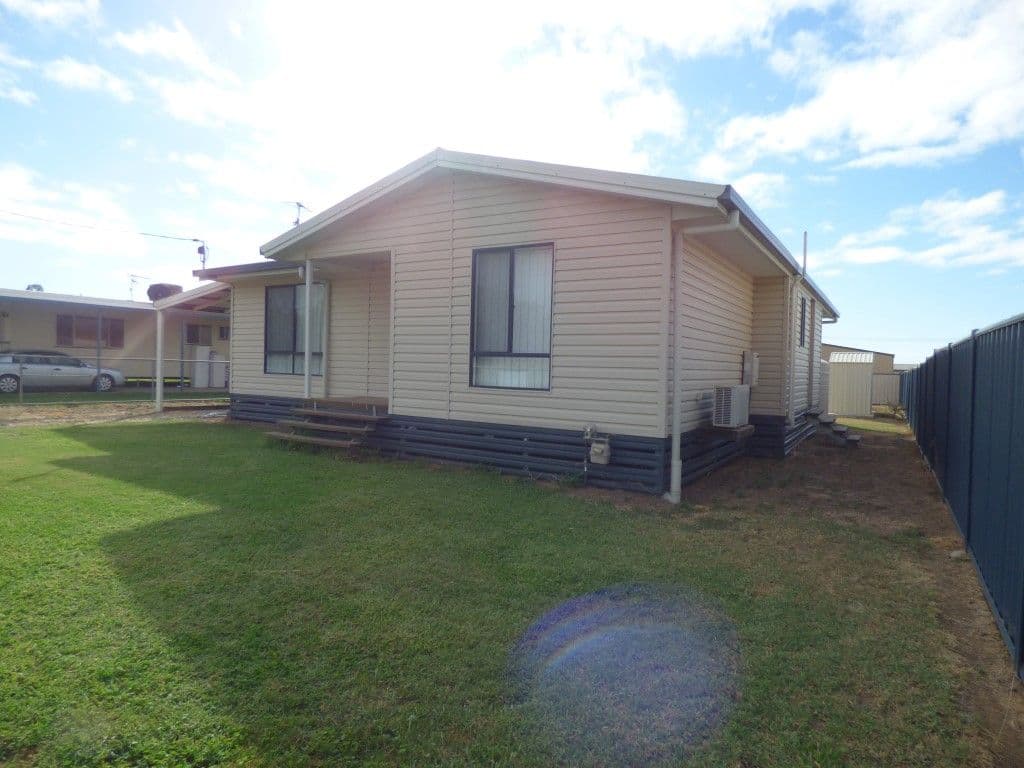 24 Luff Street, Roma QLD 4455, Roma - Thumbnail 2