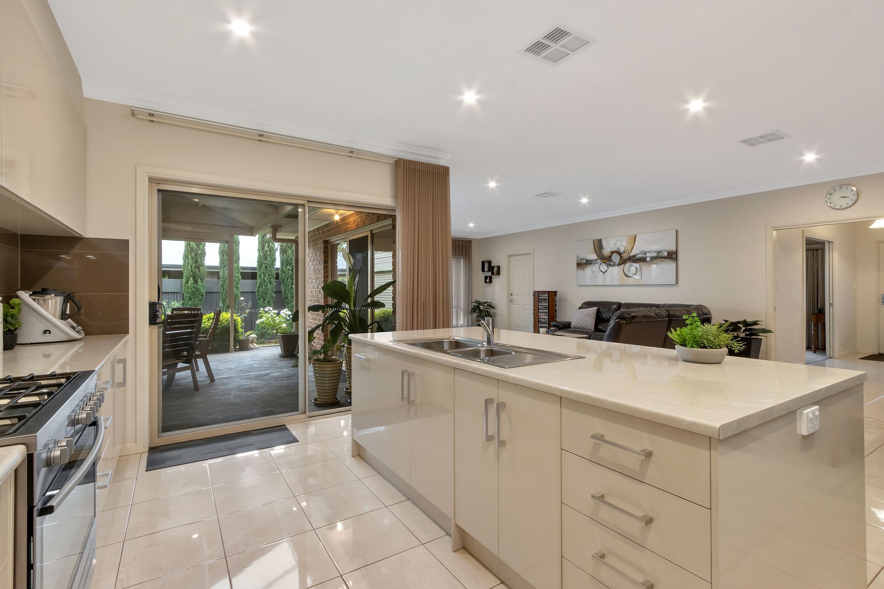 27  Moonstone Drive, Orange, Orange - Thumbnail 7