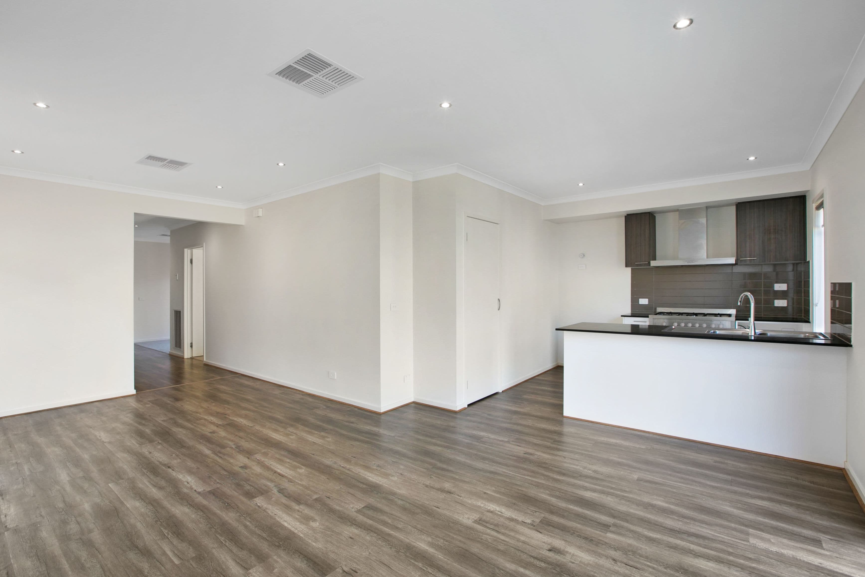 34 Sallybank Crescent, Wollert VIC 3750, Wollert - Thumbnail 2