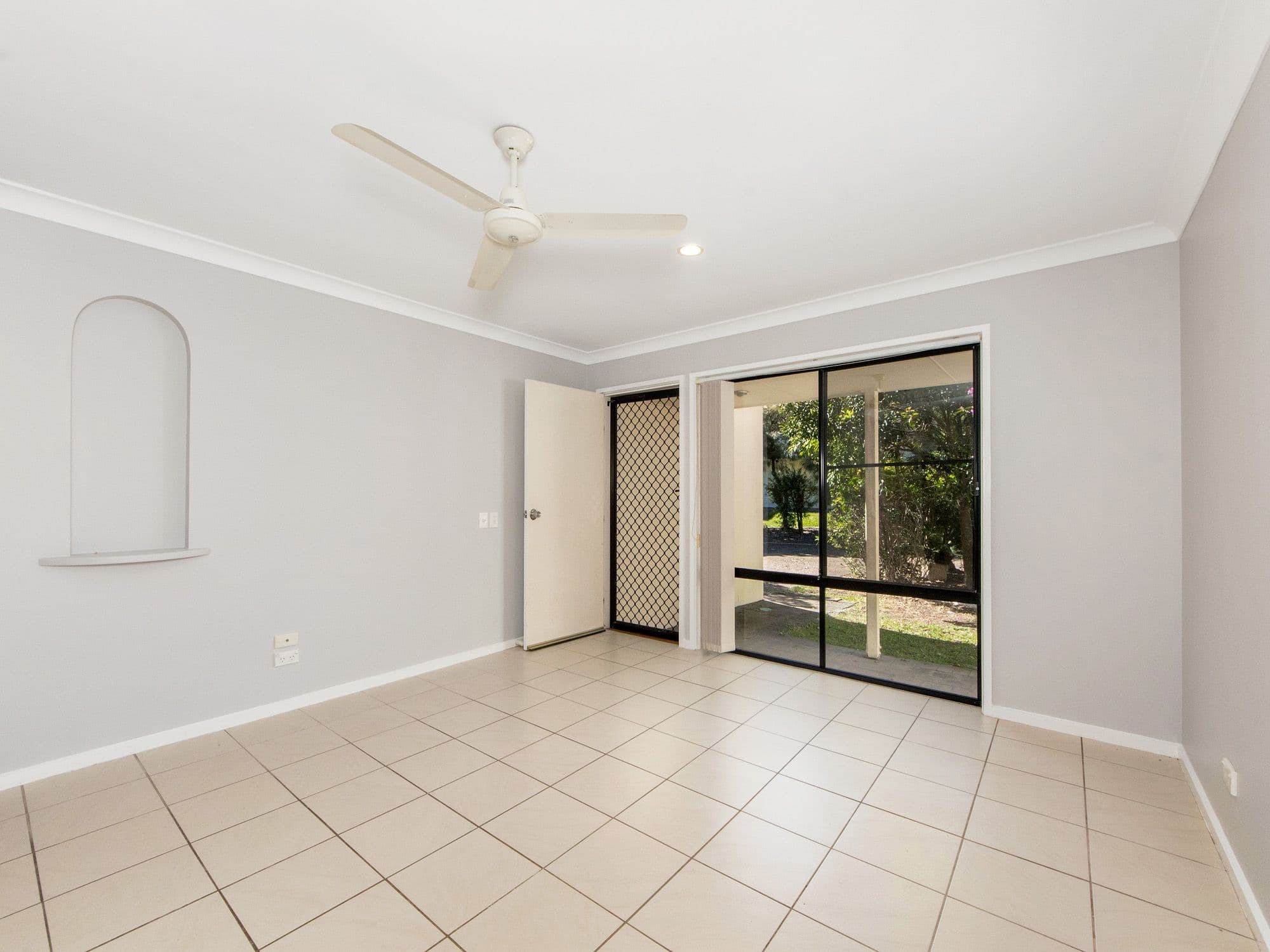 1-15 Gentian Drive, Arundel QLD 4214, Arundel - Thumbnail 2
