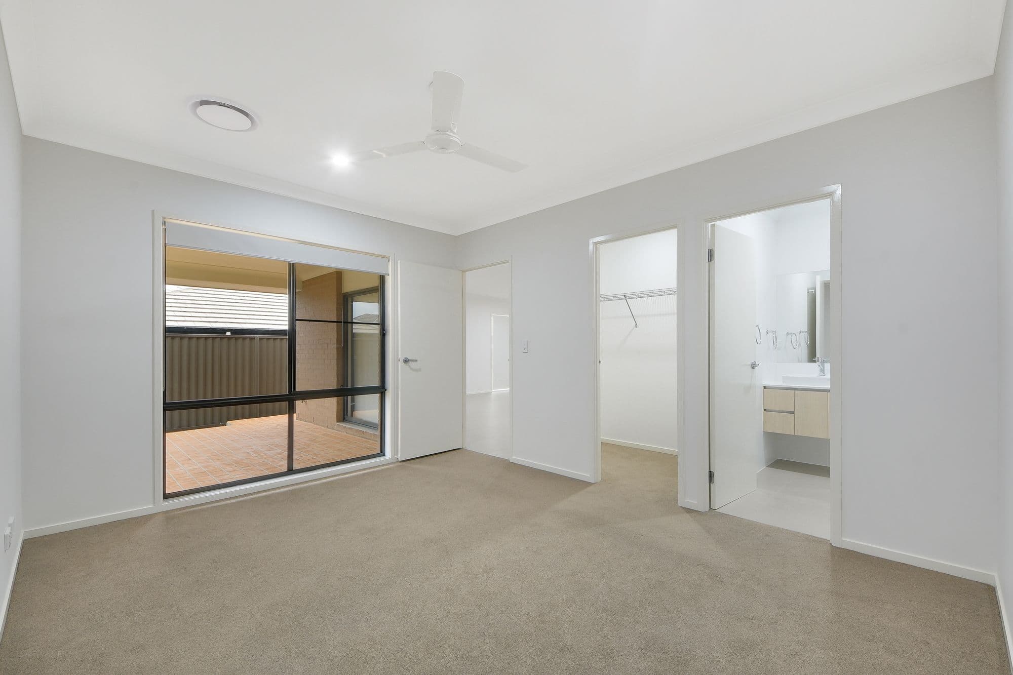 9 Taranga Street, Gledswood Hills - Thumbnail 6