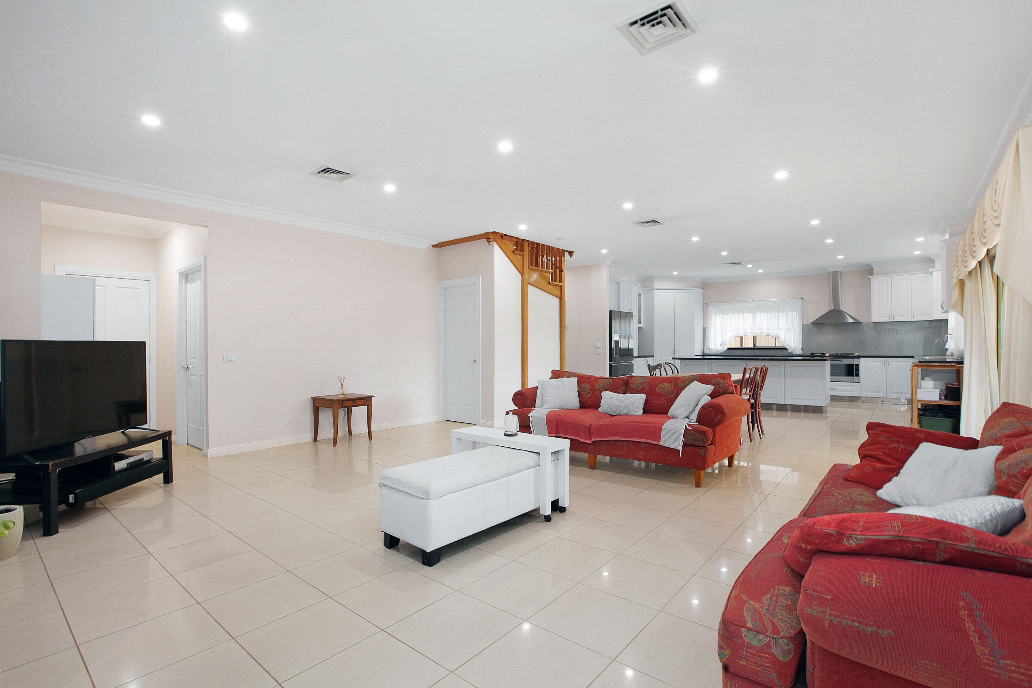 28M Hughes Parade, Reservoir VIC 3073, Reservoir - Thumbnail 2
