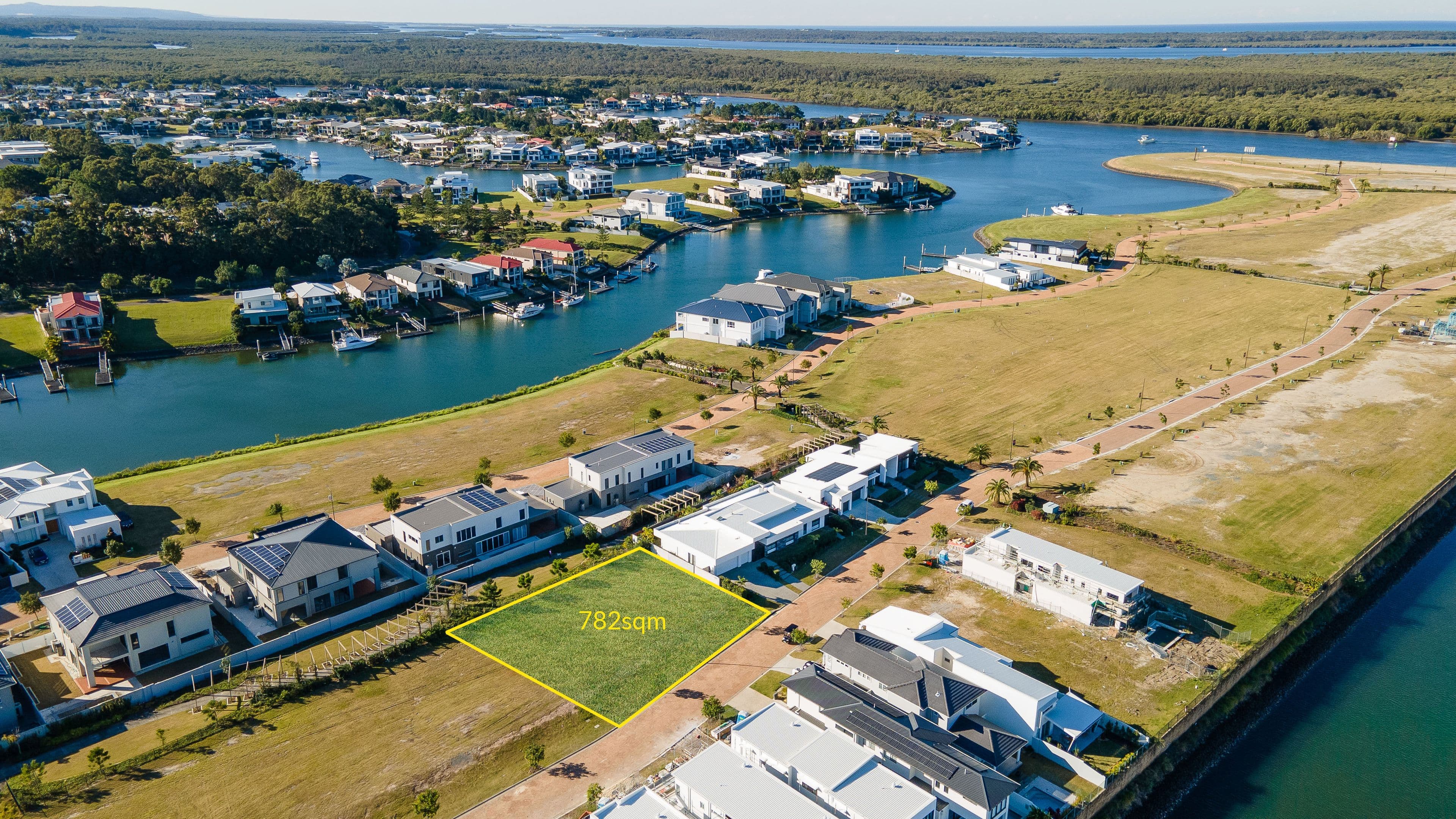 8960 The Point Circuit, Sanctuary Cove QLD 4212, Sanctuary Cove - Thumbnail 2