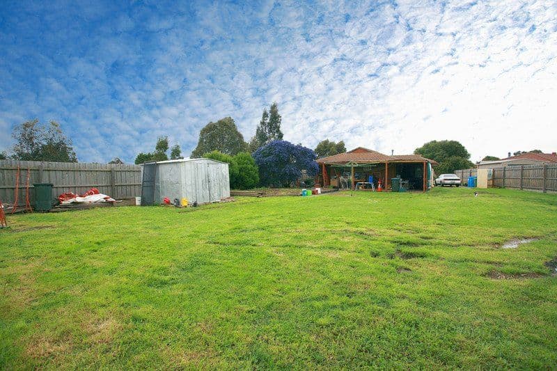 11 Wills Court, CRANBOURNE VIC 3977, Cranbourne North - Thumbnail 2