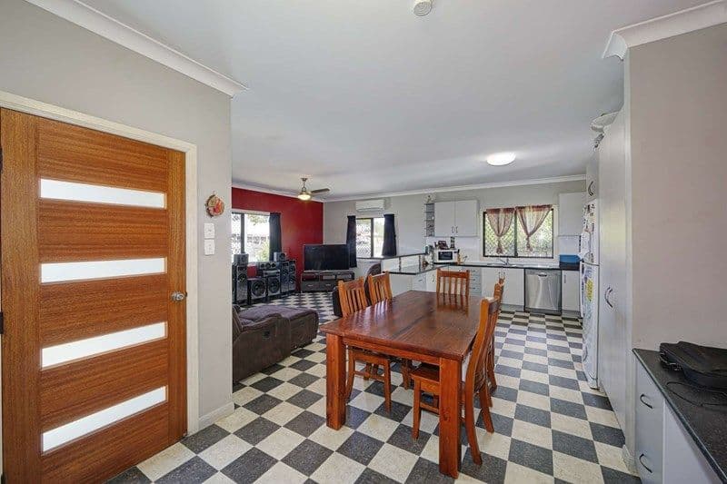 98 Elliott Heads Road, Avenell Heights QLD 4670, Avenell Heights - Thumbnail 2