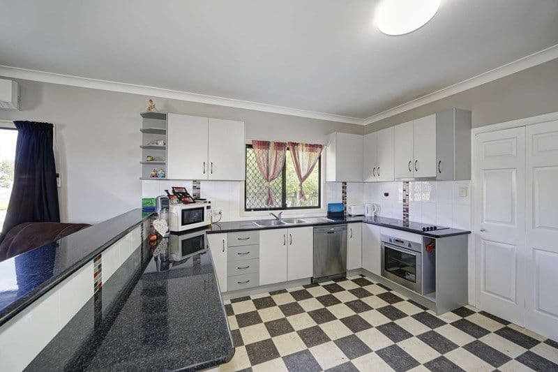 98 Elliott Heads Road, Avenell Heights QLD 4670, Avenell Heights - Thumbnail 3