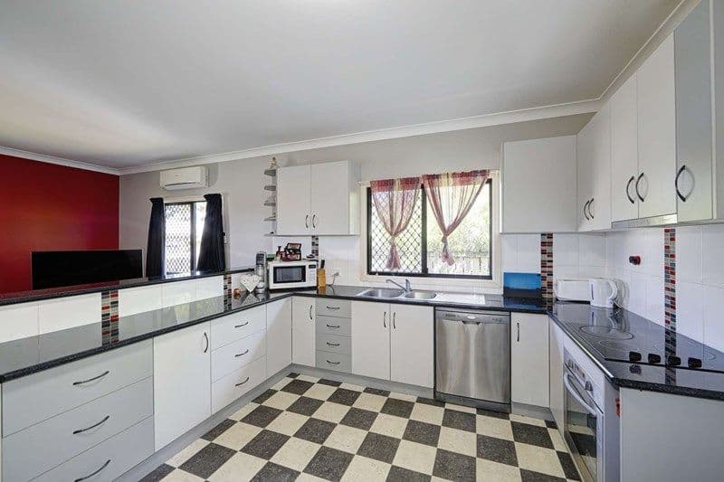 98 Elliott Heads Road, Avenell Heights QLD 4670, Avenell Heights - Thumbnail 4
