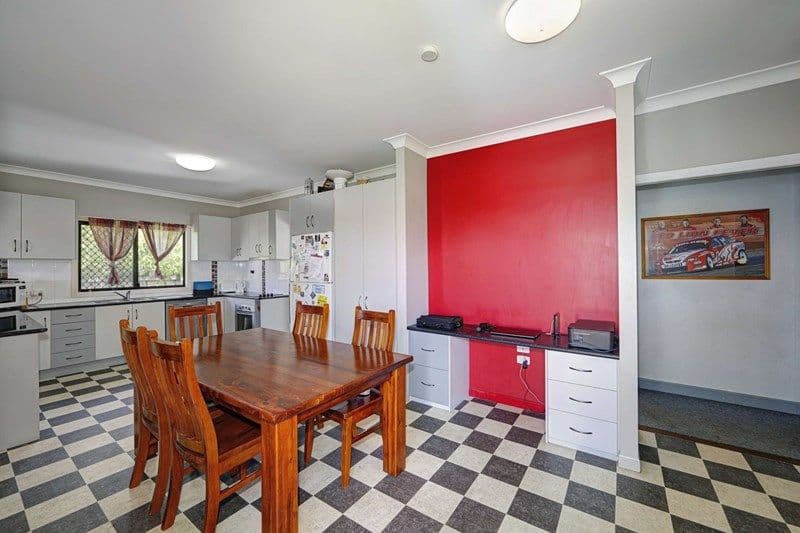 98 Elliott Heads Road, Avenell Heights QLD 4670, Avenell Heights - Thumbnail 5