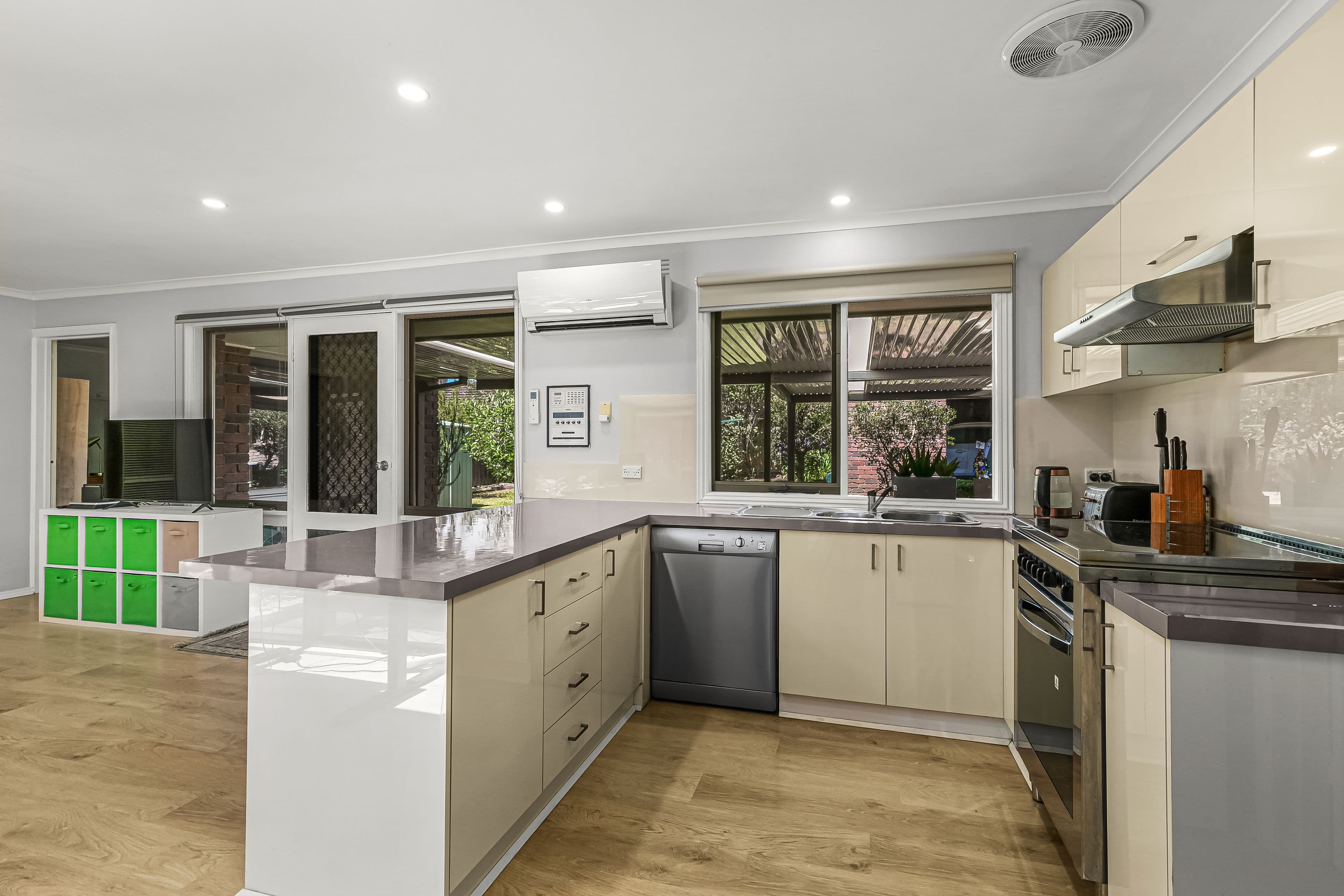 6 Langton Way, Greenvale VIC 3059, Greenvale - Thumbnail 2