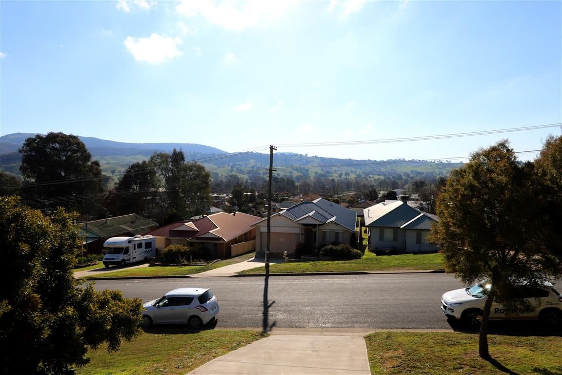 66 Clarke Street, Tumut - Thumbnail 3