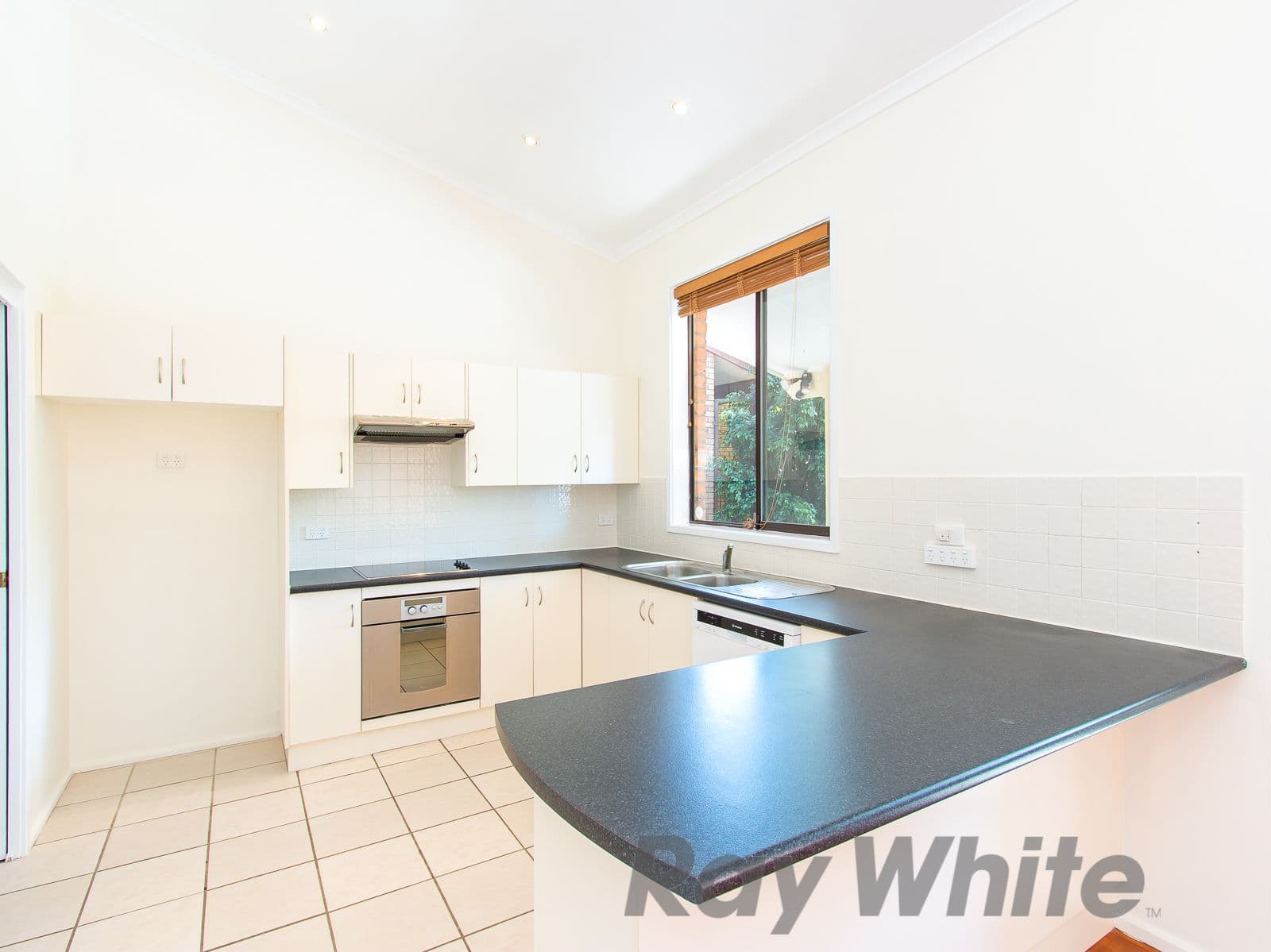 33 Kananook Crescent, Belmont North - Thumbnail 2