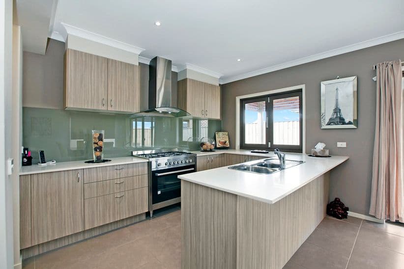 24 Grandstand Way, Epping VIC 3076, Epping - Thumbnail 2