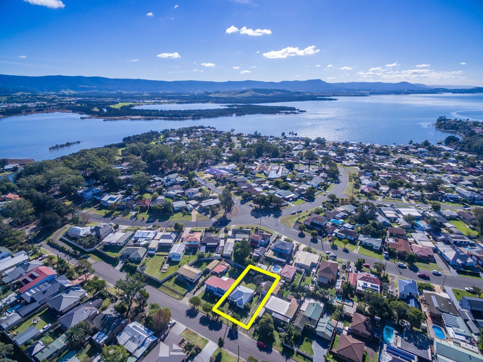 92 Fisher Street, Oak Flats - Image 1