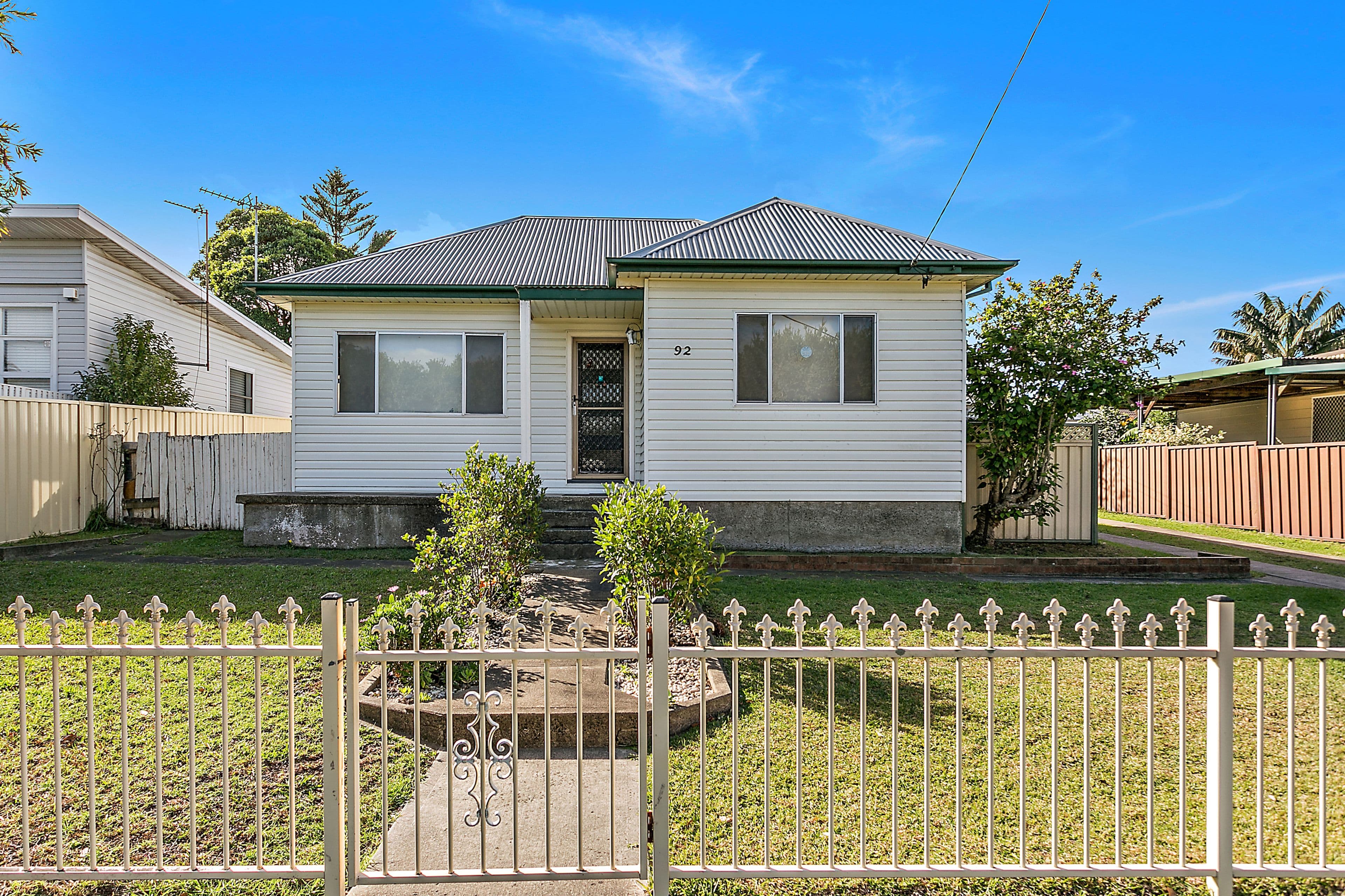 92 Fisher Street, Oak Flats - Thumbnail 3