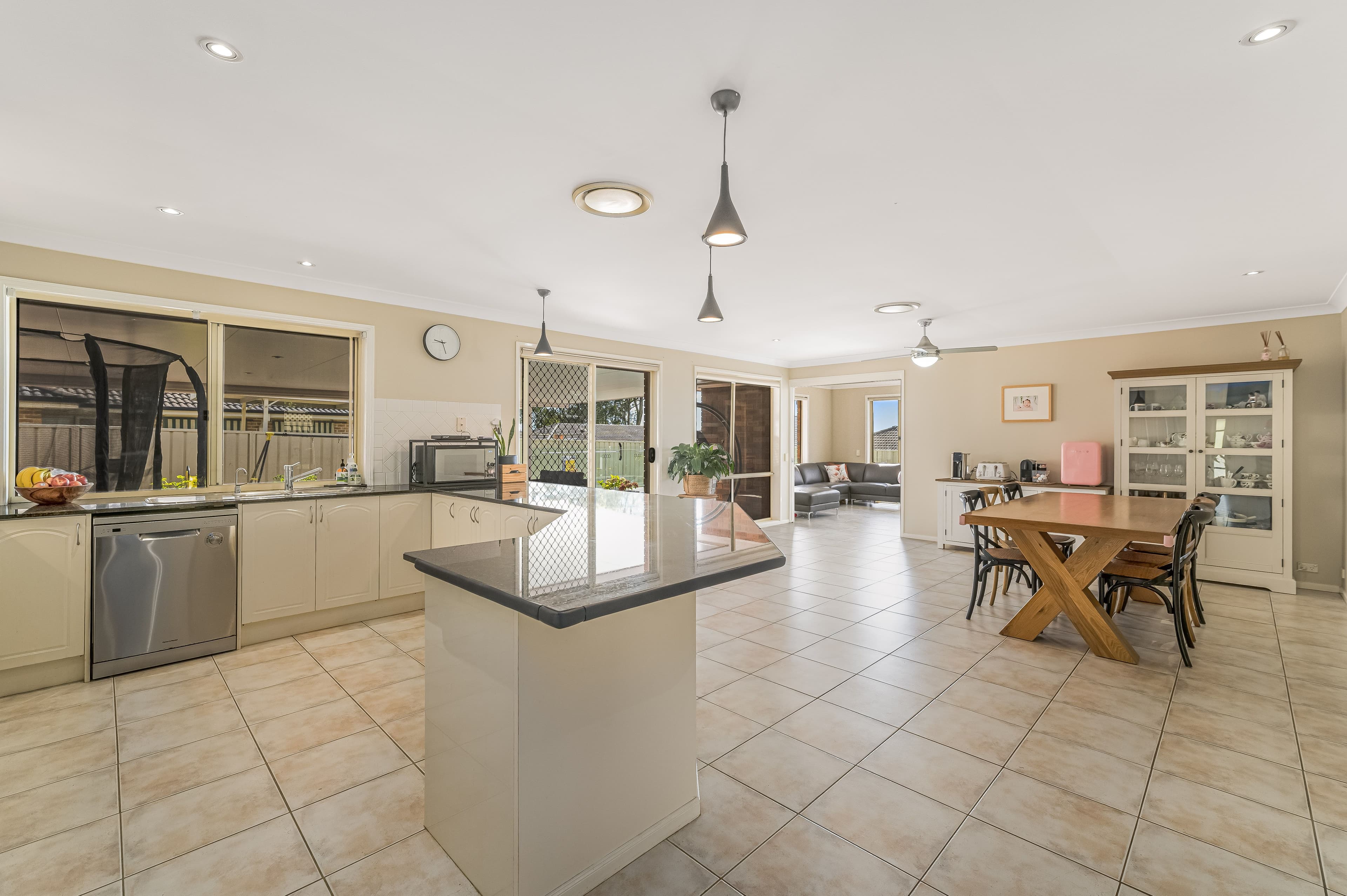 25 Honeyoak Drive, Aberglasslyn NSW 2320, Aberglasslyn - Thumbnail 4