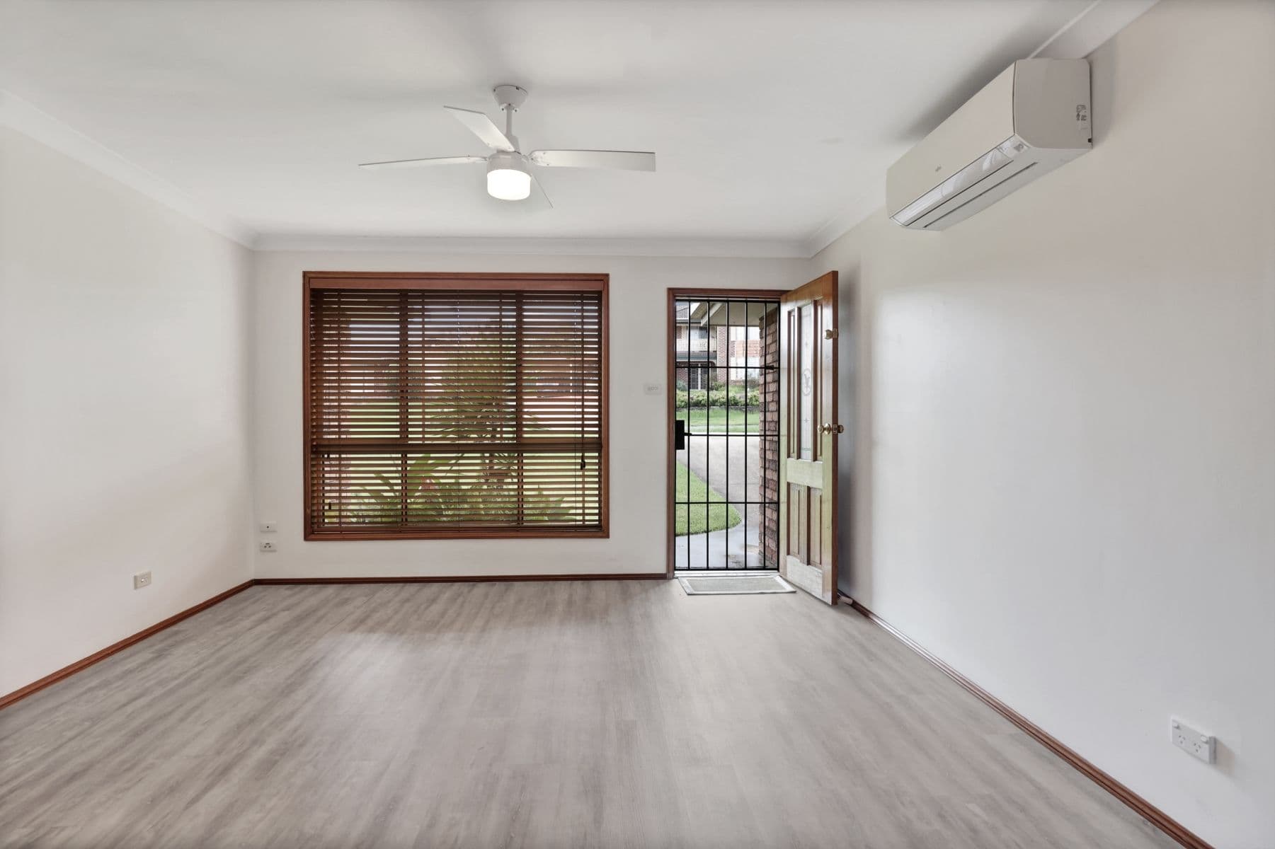 8 Ernstine Hill Close, Glenmore Park NSW 2745, Glenmore Park - Thumbnail 2