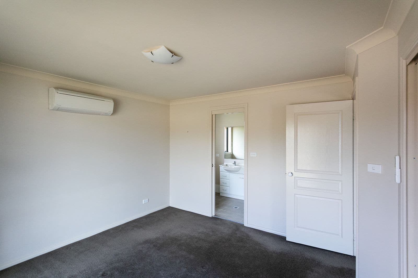 1 Ramsay Close, Orange - Thumbnail 7