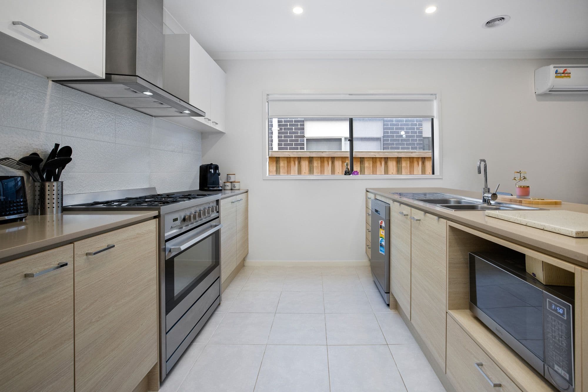 14 Larapinta Entrance, Werribee VIC 3030, Werribee - Thumbnail 5