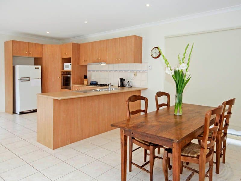 49 Oakwood Crescent, WAURN PONDS VIC 3216, Waurn Ponds - Thumbnail 3