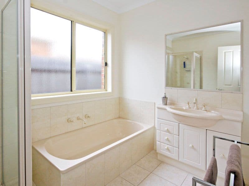 49 Oakwood Crescent, WAURN PONDS VIC 3216, Waurn Ponds - Thumbnail 8